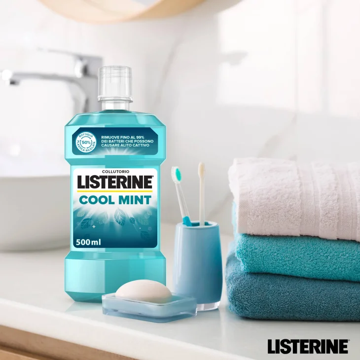 Listerine Collutorio Coolmint a Base di Oli Essenziali Antibatterici di Menta, Timo, Betulla, Eucalipto 500ml