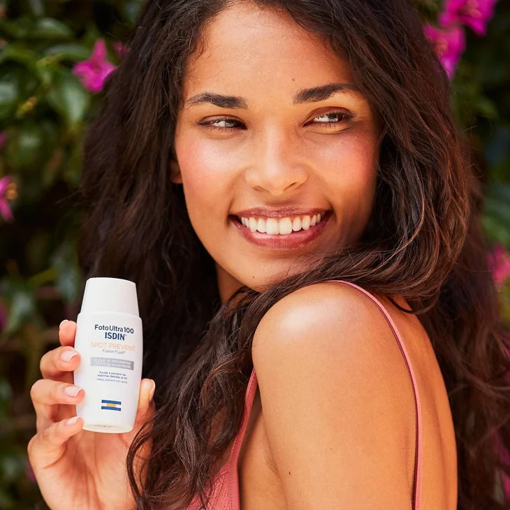 Isdin FotoUltra100 Spot Prevent Fusion Fluid Protezione Solare Viso SPF 50+ SPF Reale 100+
