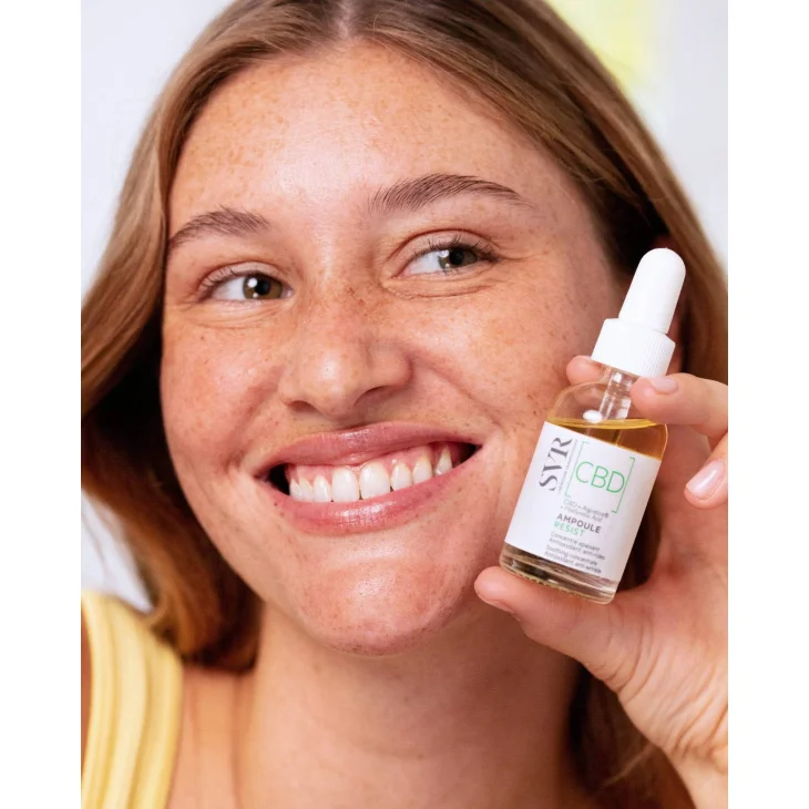 SVR Ampoule Resist CBD Siero Viso Antiossidante e Anti-Age 30 ml