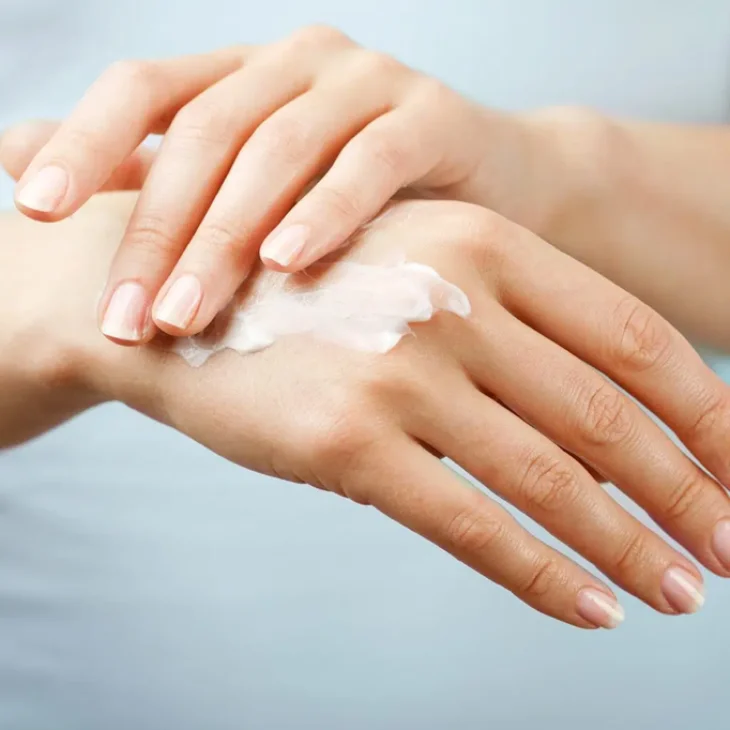 Dermovitamina Calmilene Cold Cream Crema Mani Nutriente e Idratante 75 Ml Dermovitamina Calmilene Cold Cream Crema Mani Nutriente e Idratante 75 Ml