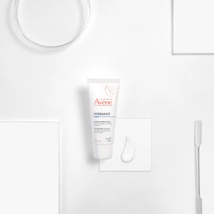 Av&egrave;ne Eau Thermale Hydrance Crema Idratante Leggera, 24h  Idratazione, con Acqua termale, Pelle sensibile disidratata, 40ml