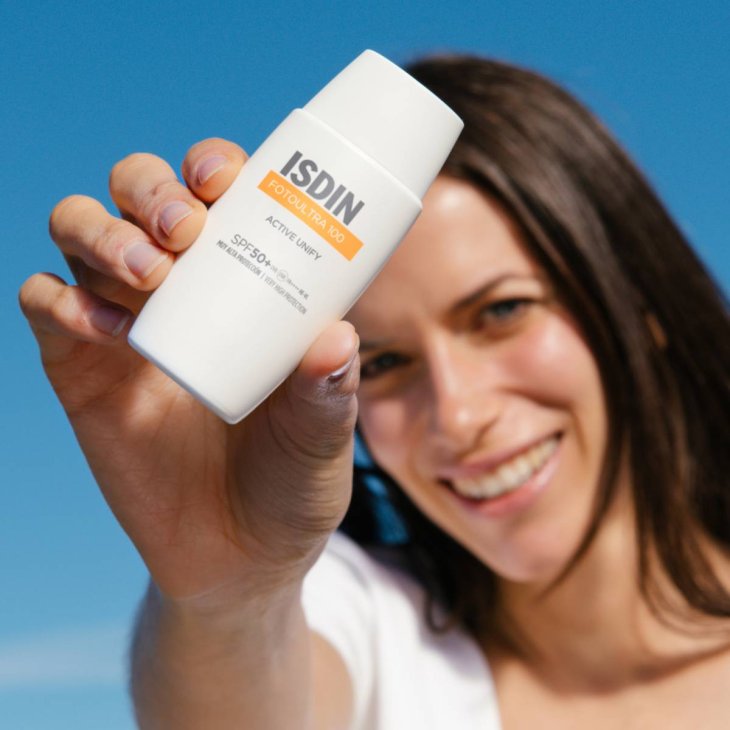 Isdin FotoUltra100 Active Unify Fusion Fluid Crema per Macchie sulla Pelle SPF 50+ SPF Reale 100+