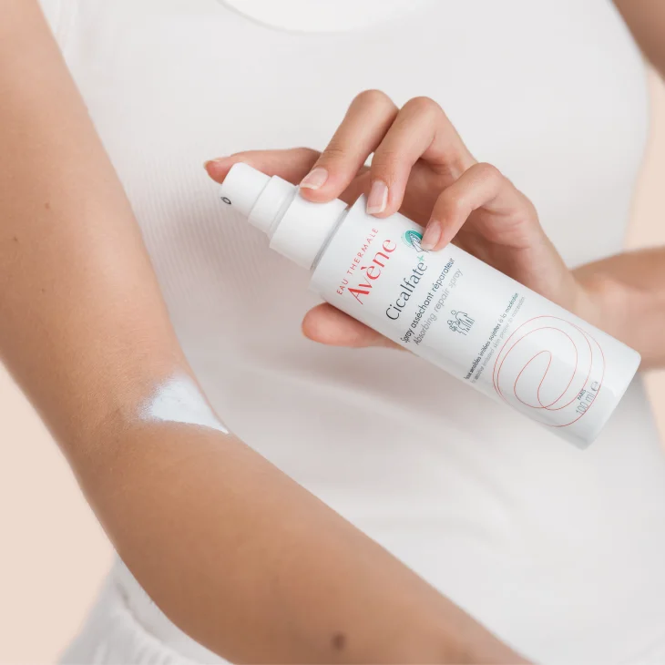Av&egrave;ne Eau Thermale Cicalfate+ Spray Adsorbente Ristrutturante, ripara zone umide soggette a macerazione, con Rame e Zinco, Pelle fragilizzata, 100ml