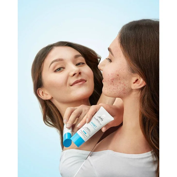 Bionike Aknet Comfort Cover 103 Beige Fondotinta Anti-Imperfezioni Spf 30