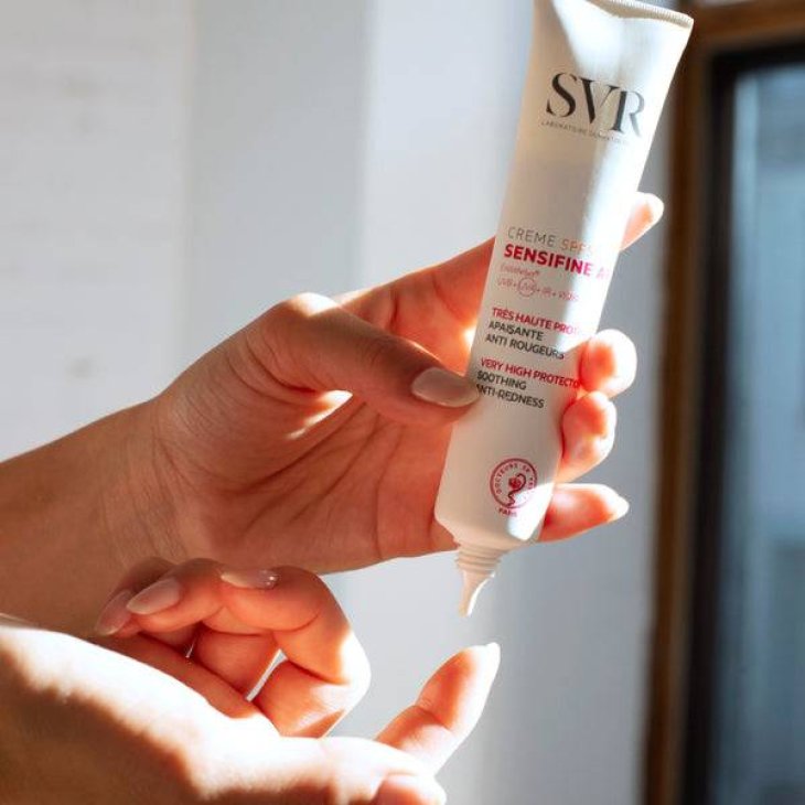 SVR Sensifine Ar Crema Solare Viso SPF50+ Protezione Molto Alta Lenitiva Anti-Rossori 40 ml