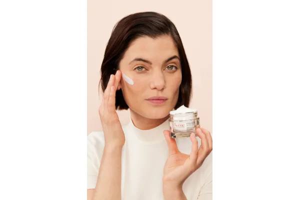 Come contrastare la senescenza cellulare con Hyaluron Activ B3 di Eau Thermale Avène