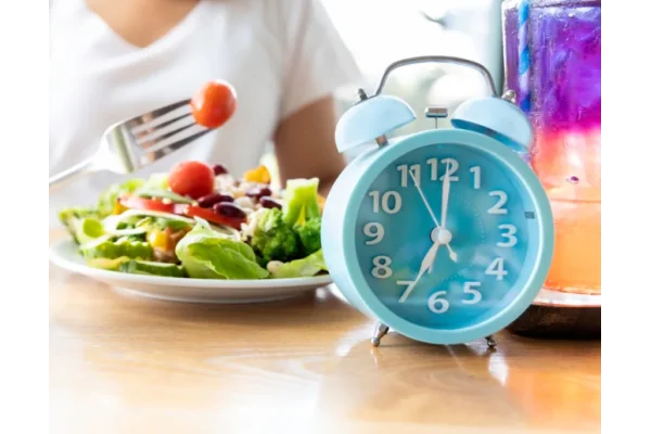 Dieta intermittente o digiuno intermittente: come funziona, schema e orari migliori