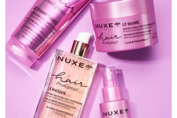 Perché nutrire i capelli con formule naturali è essenziale per mantenerli morbidi e luminosi