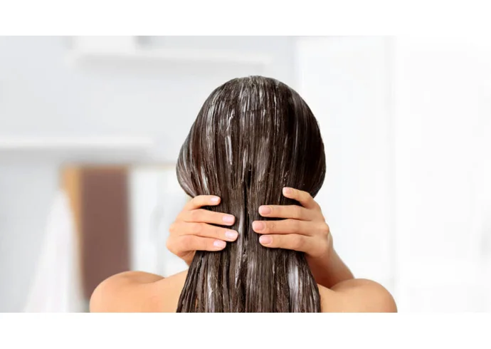 Olaplex: a cosa serve e come utilizzarlo per ricostruire i capelli danneggiati