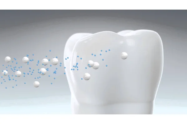 Denti bianchissimi e sani con Regenerate