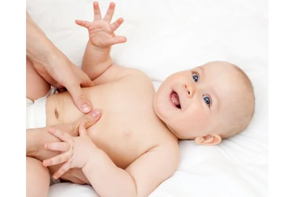 5 gesti essenziali per il trattamento della pelle del neonato