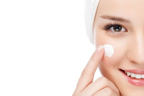 Pulizia viso: apparecchi e detergenti