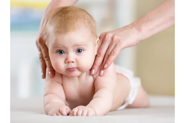 Massaggio rilassante per il tuo bambino con Vicks BabyRub