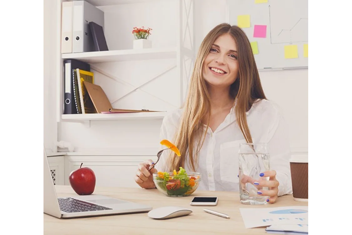Pausa pranzo in ufficio: cosa mangiare?