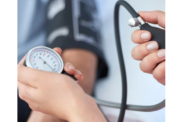 Pressione bassa: sintomi, cause e rimedi naturali 