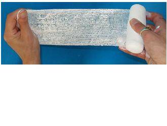 Farmacare Benda Medicata elastica con Ossido di Zinco cm10x10m 1 Pezzo